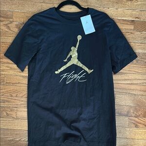 Jordan Men's Black and Gold Graphic T-Shirt